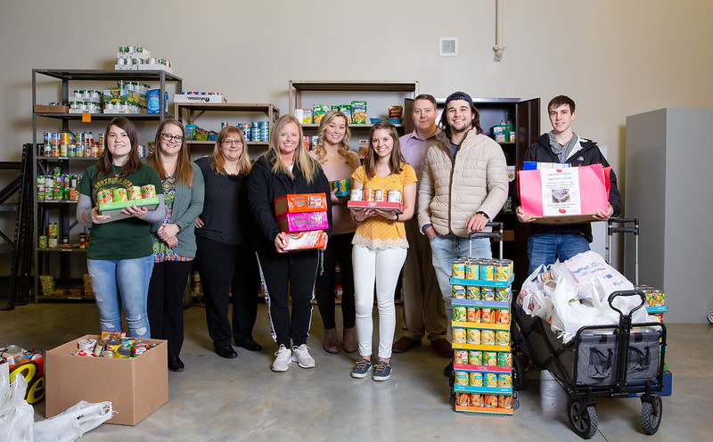 Project Stay helps volunteer and donate food.