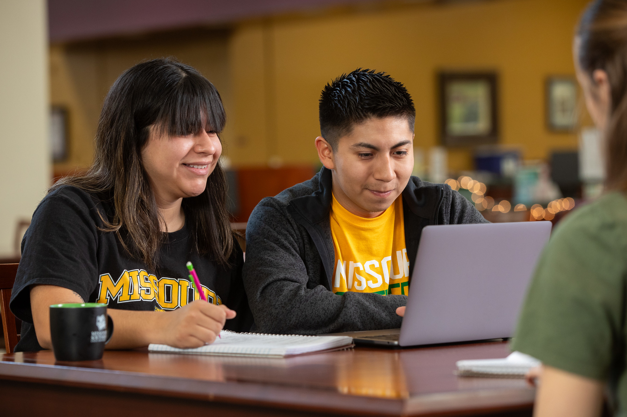 mssu students studying at the library
