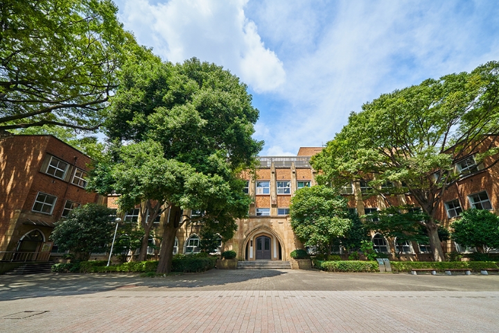 Gakushiun University 