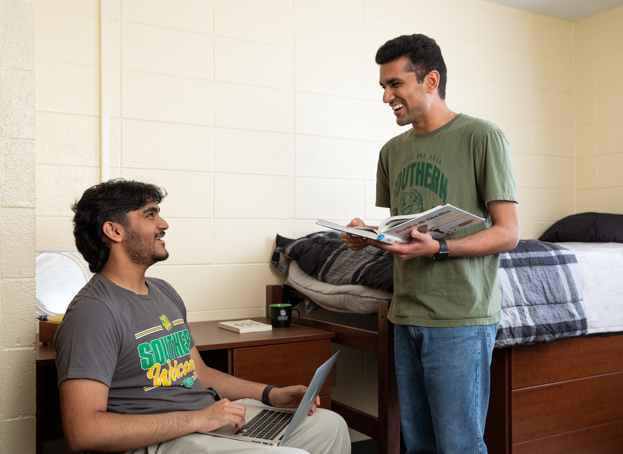 MSSU students at apartment