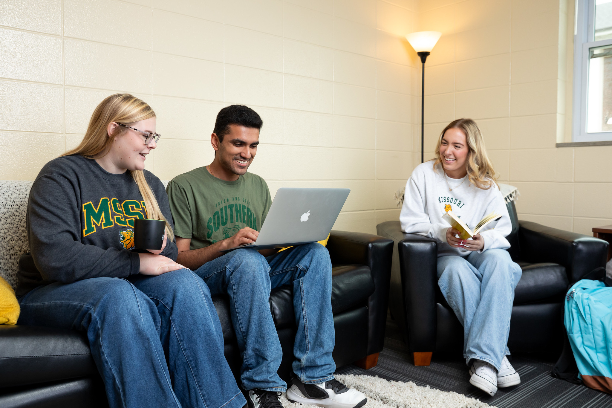 MSSU students in apartment